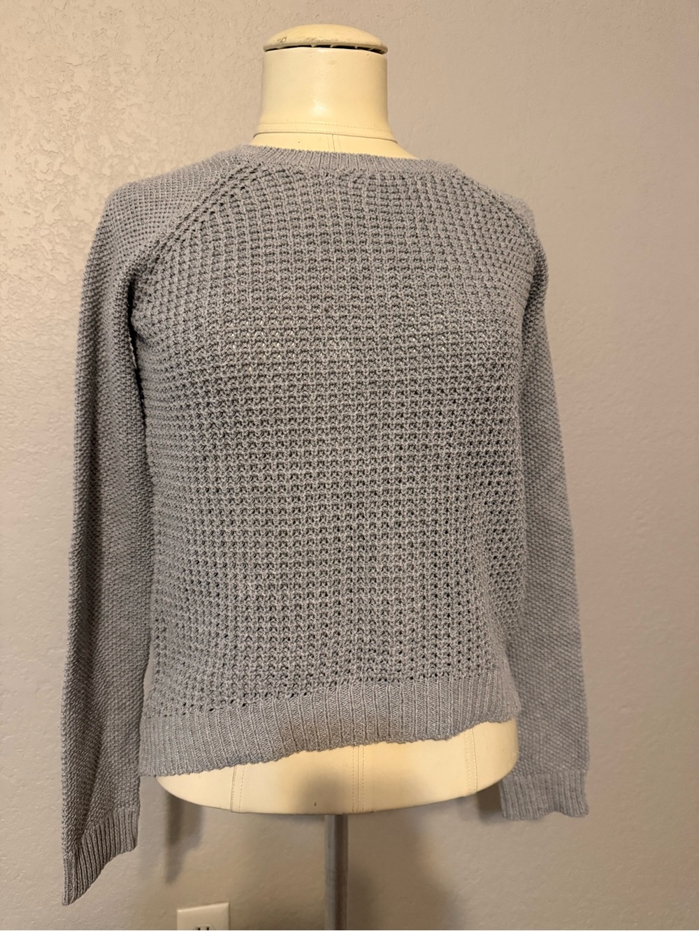Aeropostale Light Gray Waffle-Knit Crewneck Sweater size small